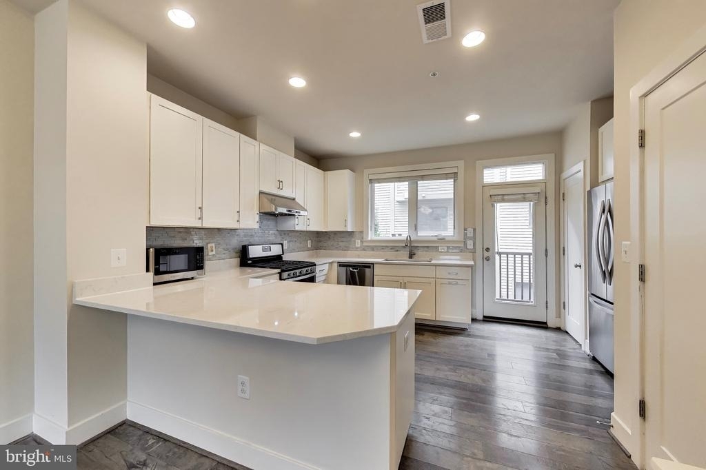 16616 Crabbs Branch Way - Photo 3