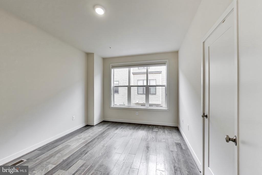 16616 Crabbs Branch Way - Photo 13