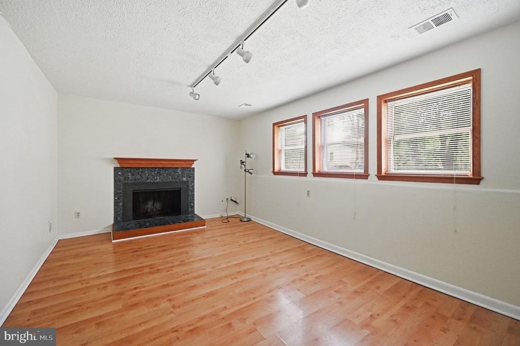 6251 Parallel Lane - Photo 5
