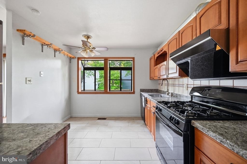 6251 Parallel Lane - Photo 7