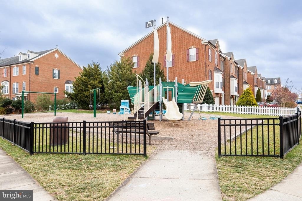 9314 Penrose Street - Photo 37