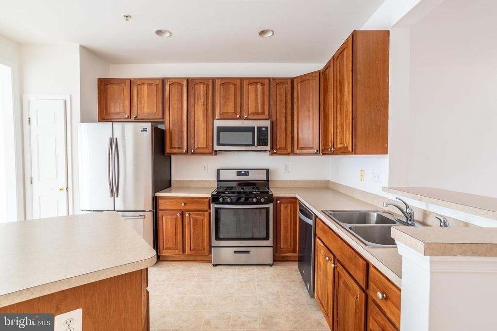 9314 Penrose Street - Photo 6