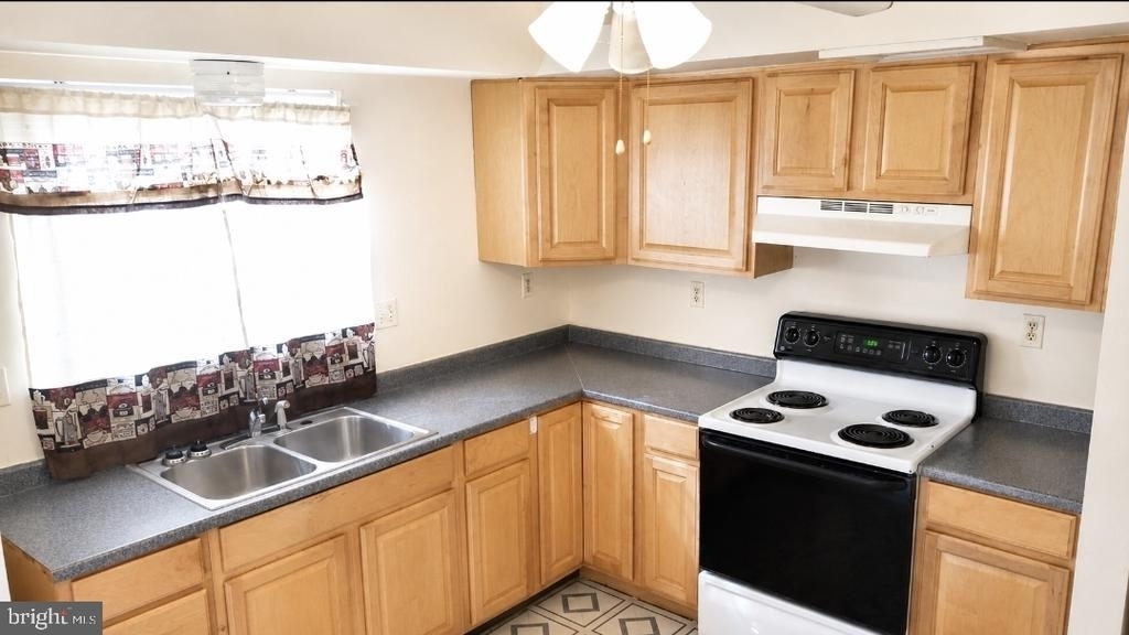 2561 Robinson Place - Photo 18