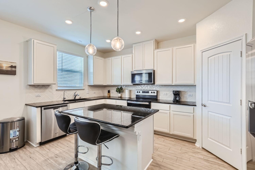 2110 Goji Ln - Photo 7