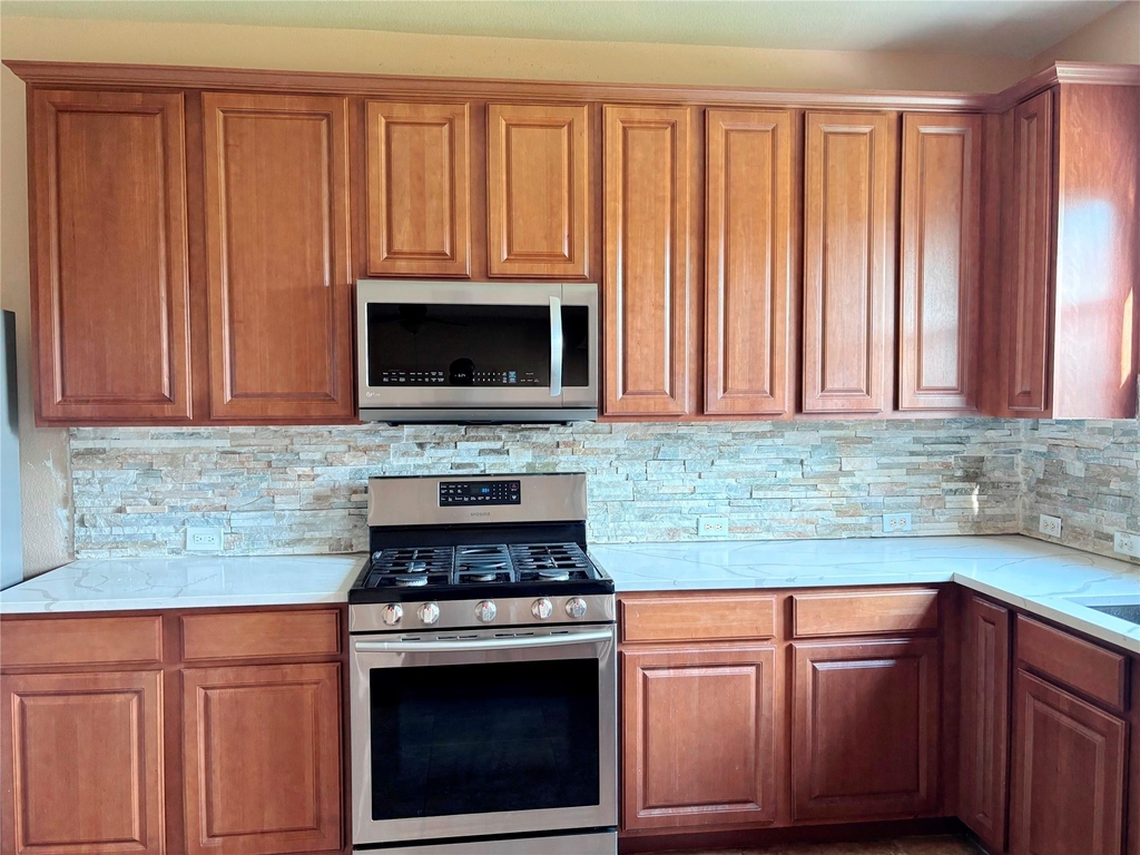 4116 Meadow Bluff Way - Photo 3