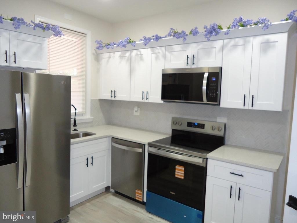 2807 Clifton Avenue - Photo 9