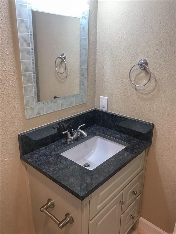 10511 Robinwood Cir - Photo 11