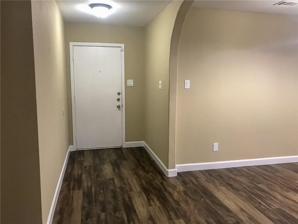 10511 Robinwood Cir - Photo 2
