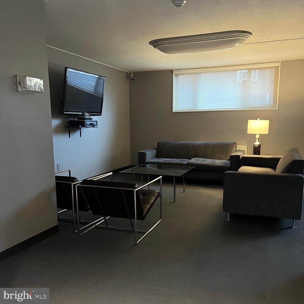 1 E University Parkway - Photo 1