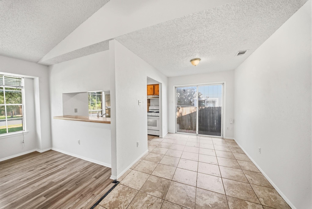 12002 Arrowwood Dr - Photo 9