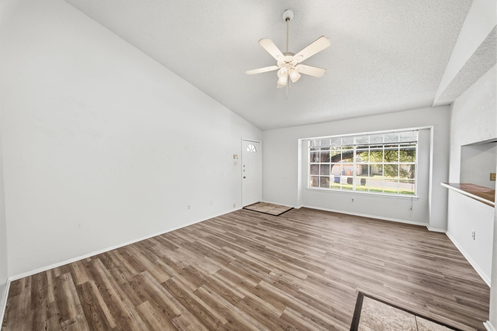 12002 Arrowwood Dr - Photo 7