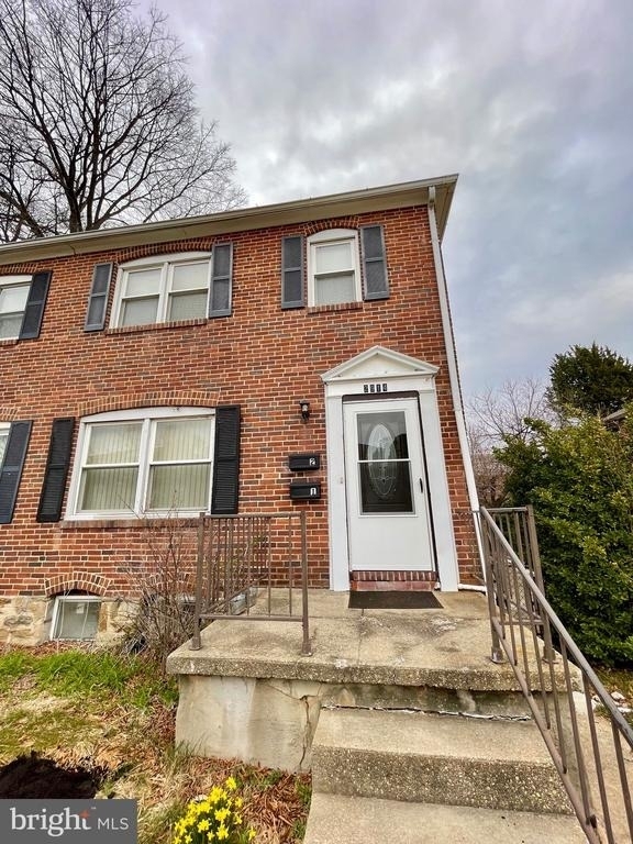2914 Clearview Avenue - Photo 1