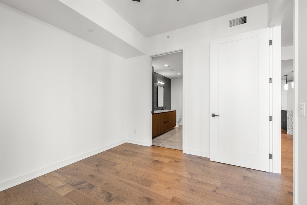 84 East Ave - Photo 3