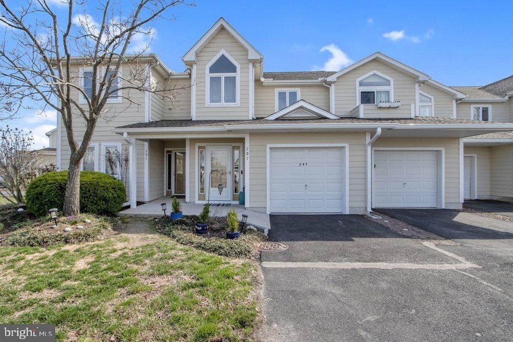 297 Lakeside Drive - Photo 0