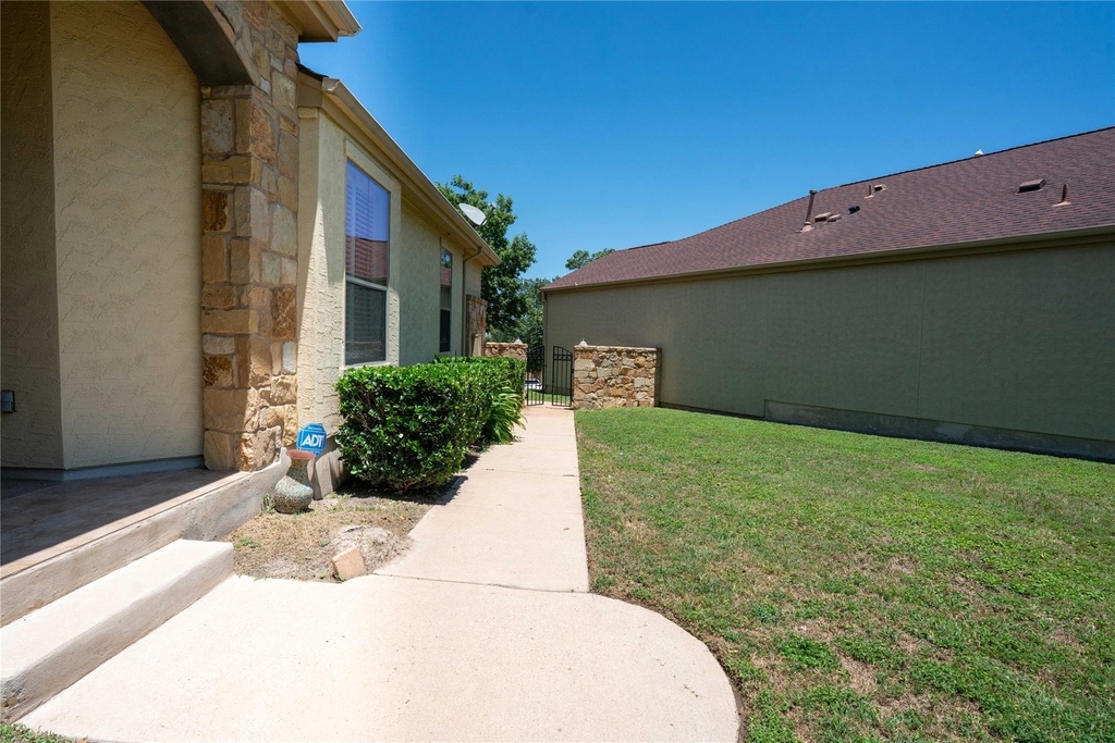 210 Rivulet Ln - Photo 4