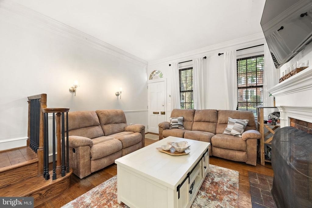 925 Lovering Avenue - Photo 3