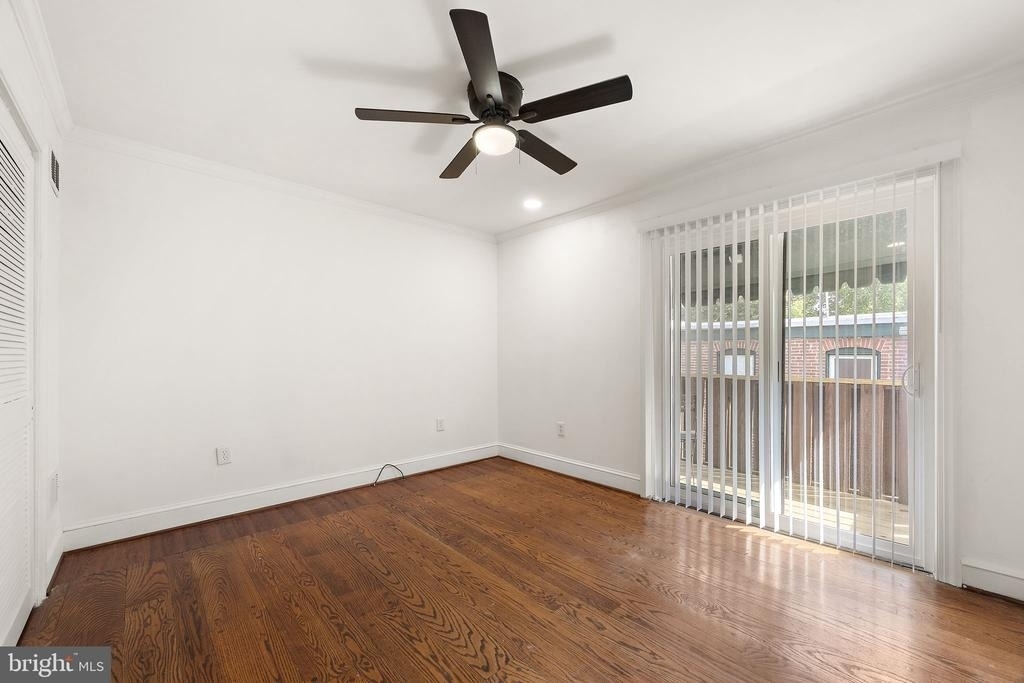 925 Lovering Avenue - Photo 8
