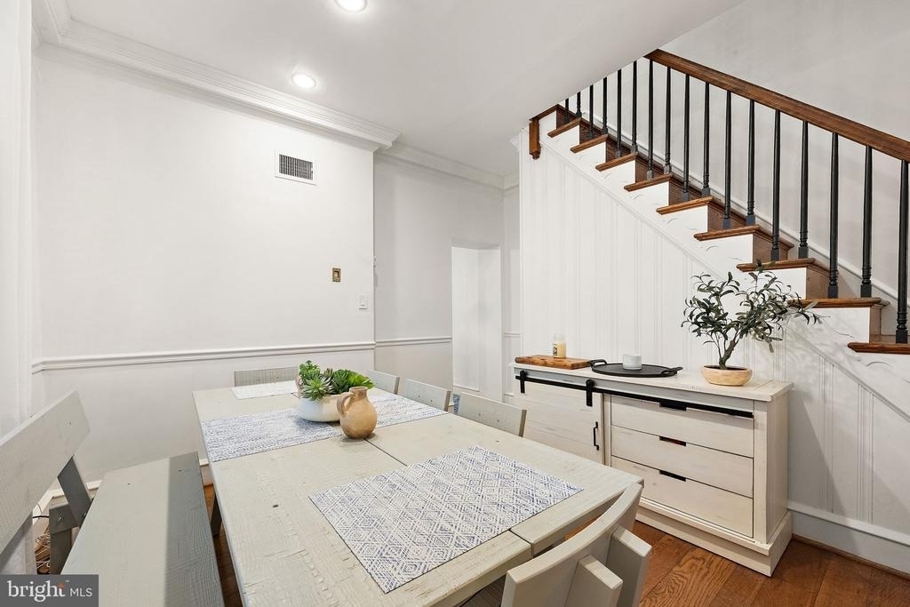 925 Lovering Avenue - Photo 4