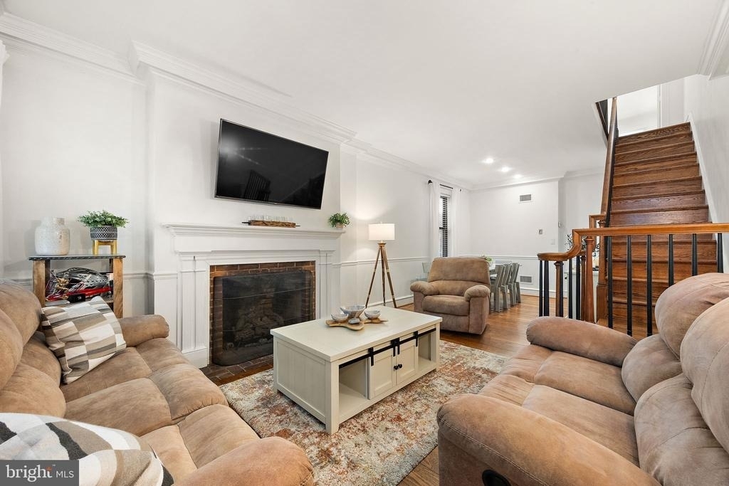 925 Lovering Avenue - Photo 2
