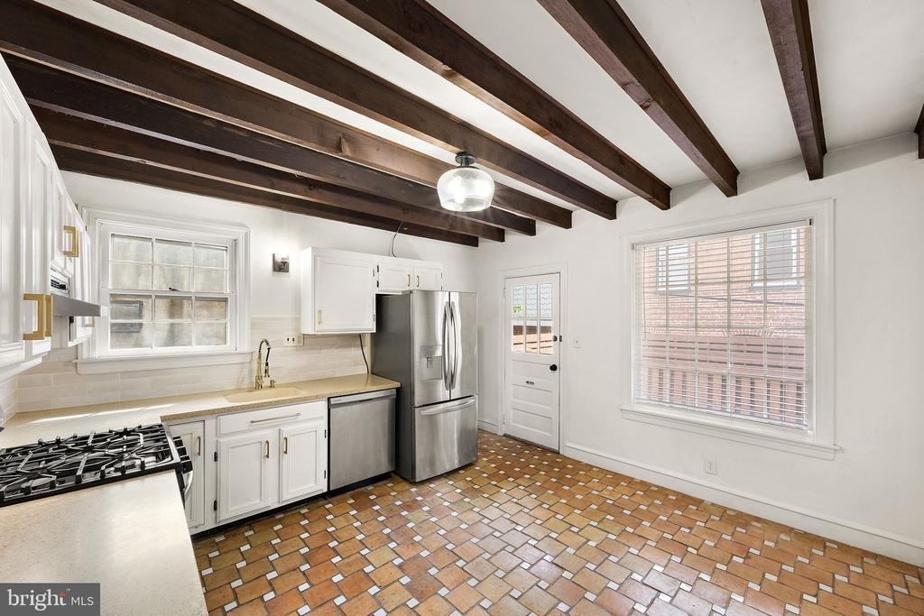 925 Lovering Avenue - Photo 7