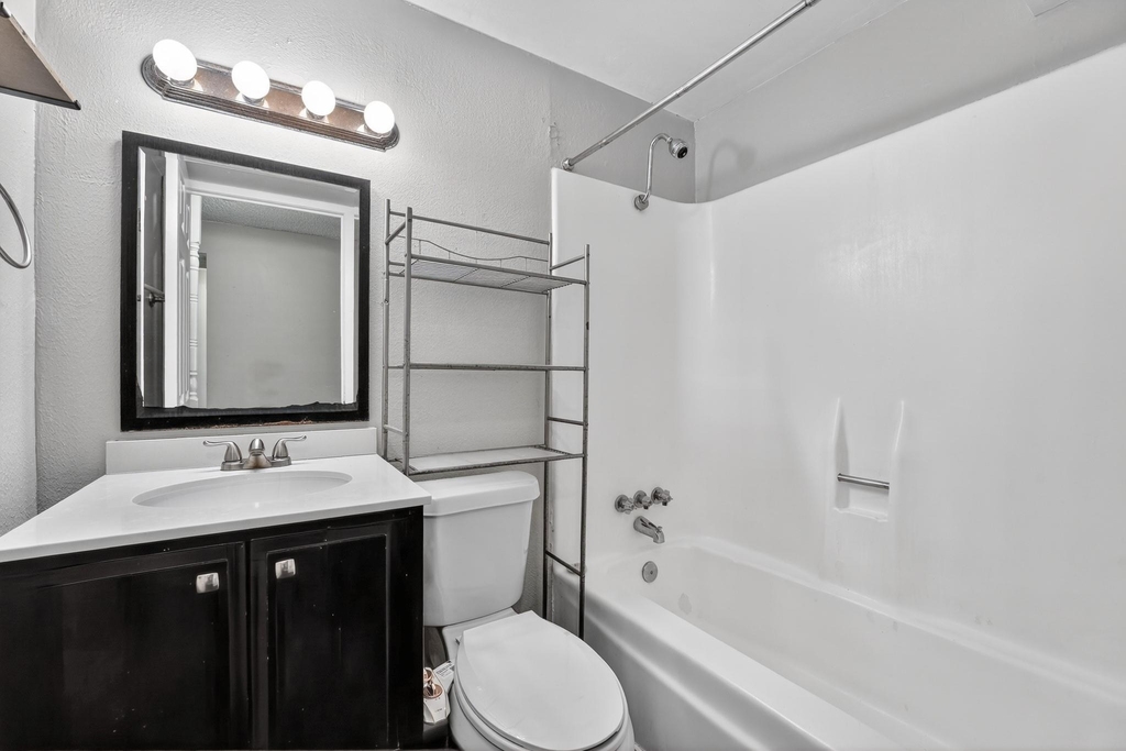20600 Bonanza St - Photo 3