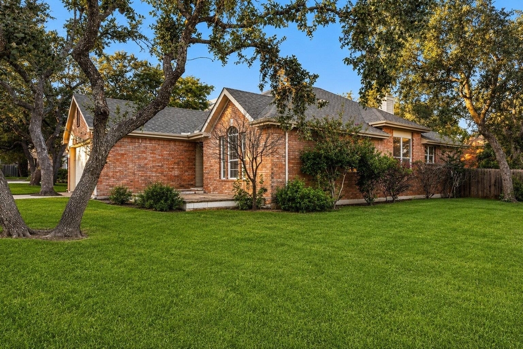 6802 Auckland Ct - Photo 1