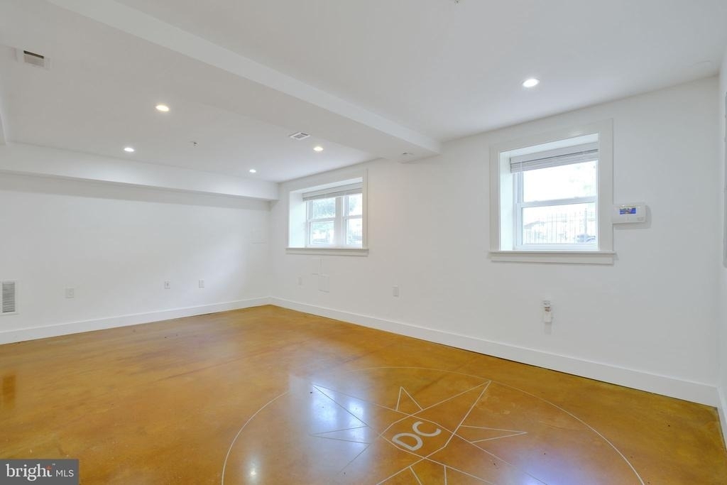 1239 Simms Place Ne - Photo 9
