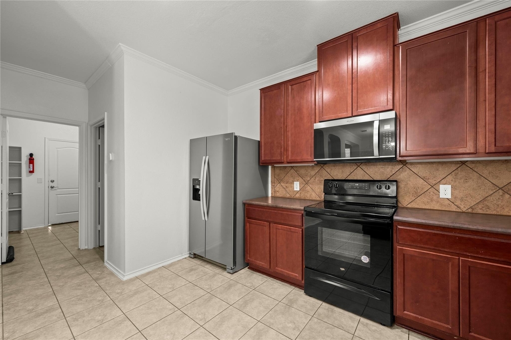10909 Helms Deep Dr - Photo 9