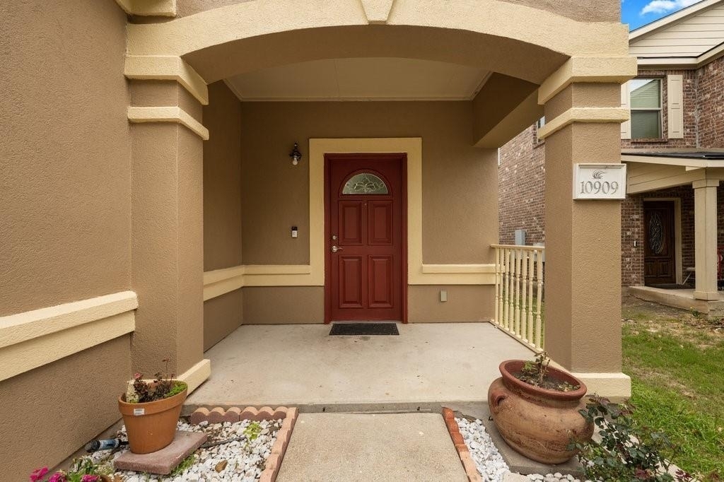 10909 Helms Deep Dr - Photo 1