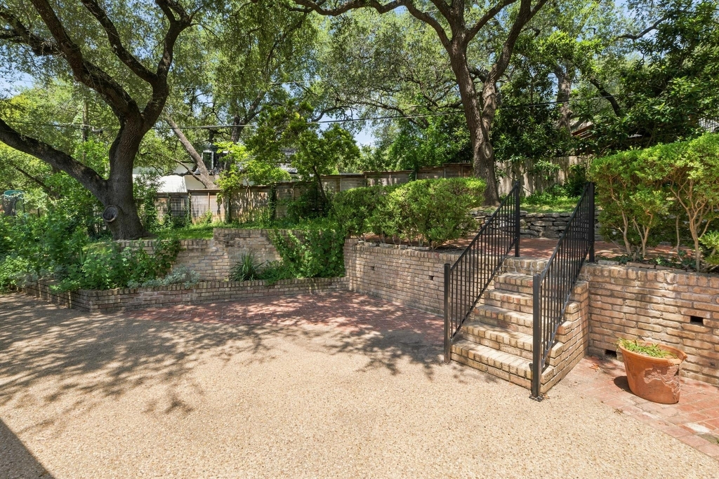2802 Pecos St - Photo 27