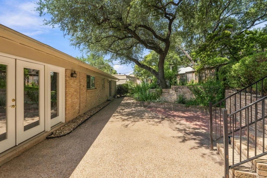 2802 Pecos St - Photo 26