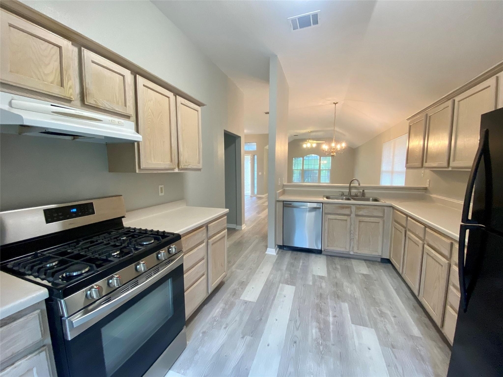 5710 Lark Creek Dr - Photo 5