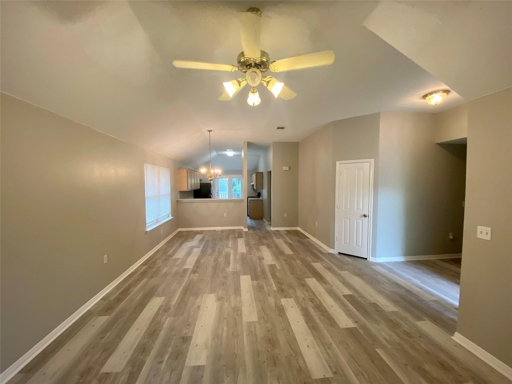 5710 Lark Creek Dr - Photo 2