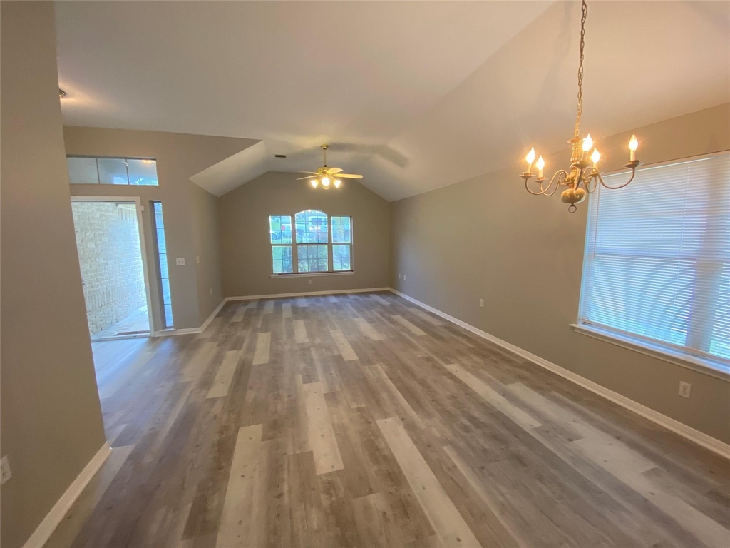 5710 Lark Creek Dr - Photo 11