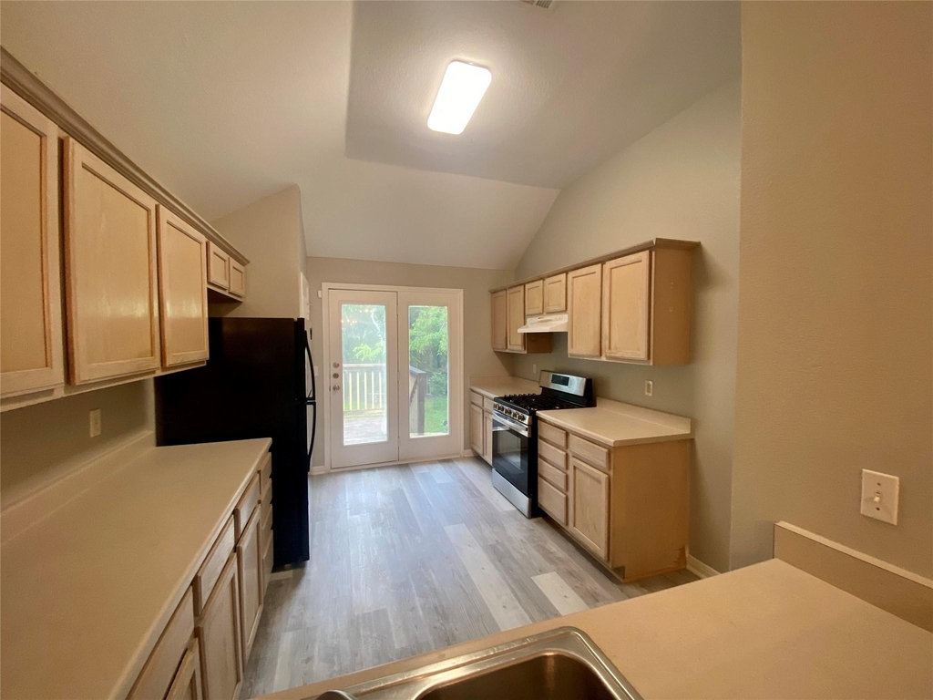 5710 Lark Creek Dr - Photo 4
