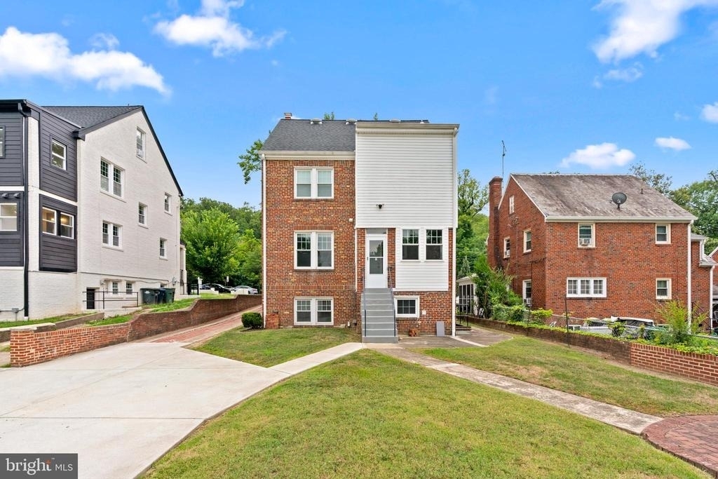 3418 Pennsylvania Avenue Se - Photo 4