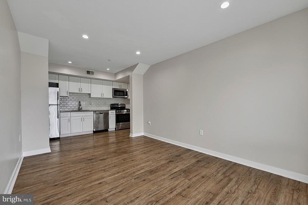 1516 Marion Barry Avenue Se - Photo 11