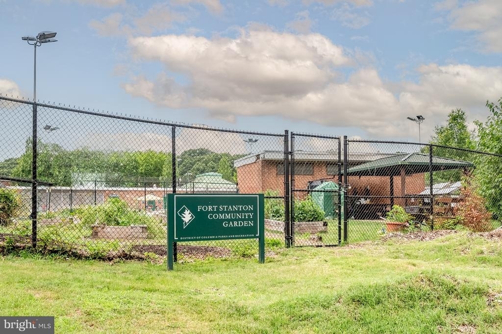 1516 Marion Barry Avenue Se - Photo 36