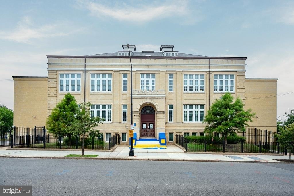 1516 Marion Barry Avenue Se - Photo 32