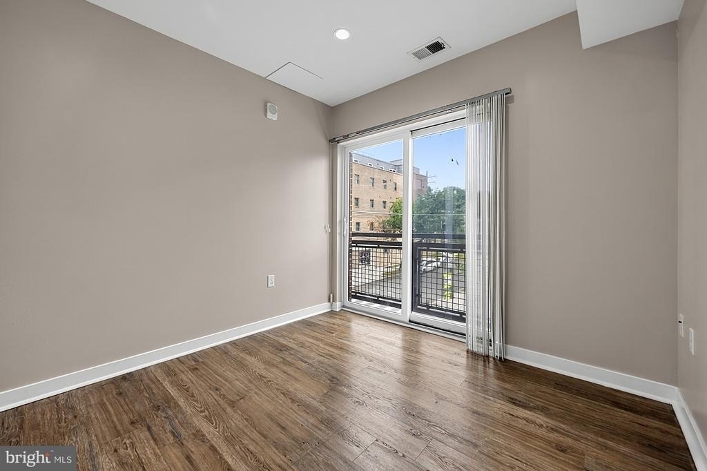 1516 Marion Barry Avenue Se - Photo 19