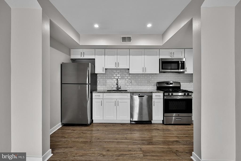 1516 Marion Barry Avenue Se - Photo 6