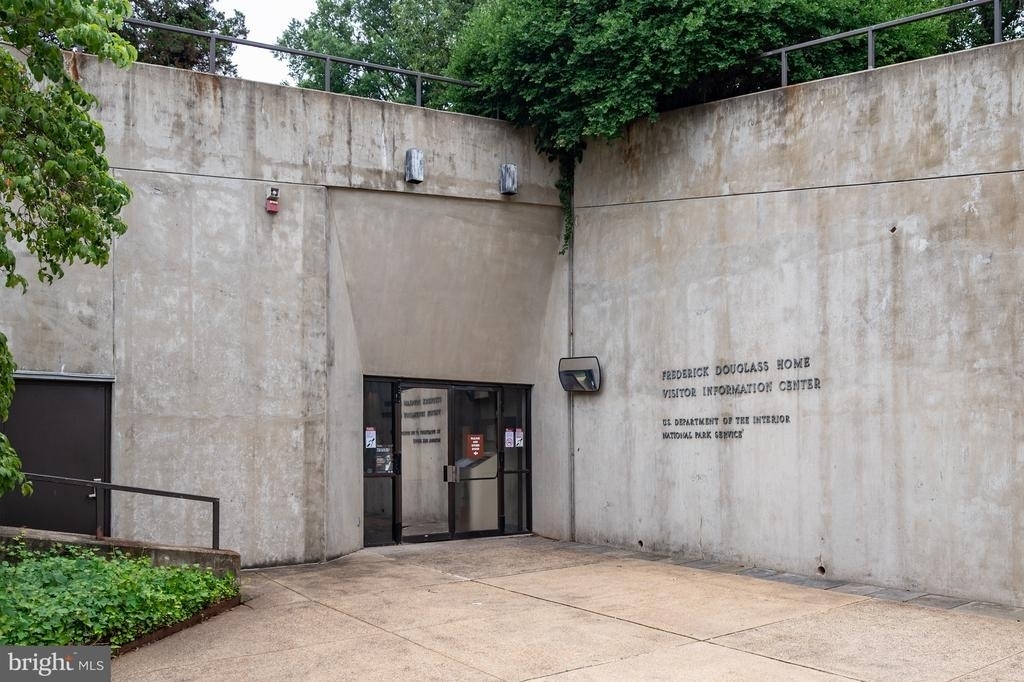 1516 Marion Barry Avenue Se - Photo 37