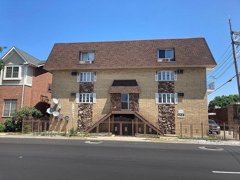 1128 Des Plaines Avenue - Photo 0