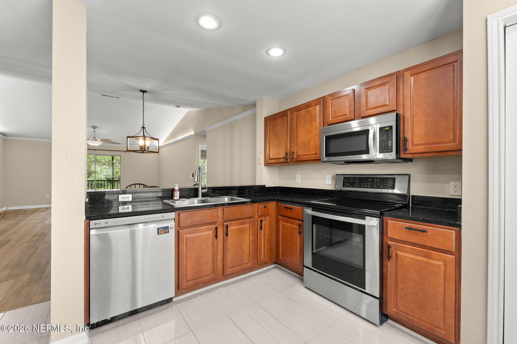 10200 Belle Rive Boulevard - Photo 4