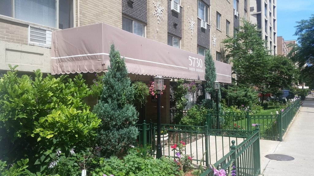 5730 N Sheridan Road - Photo 0