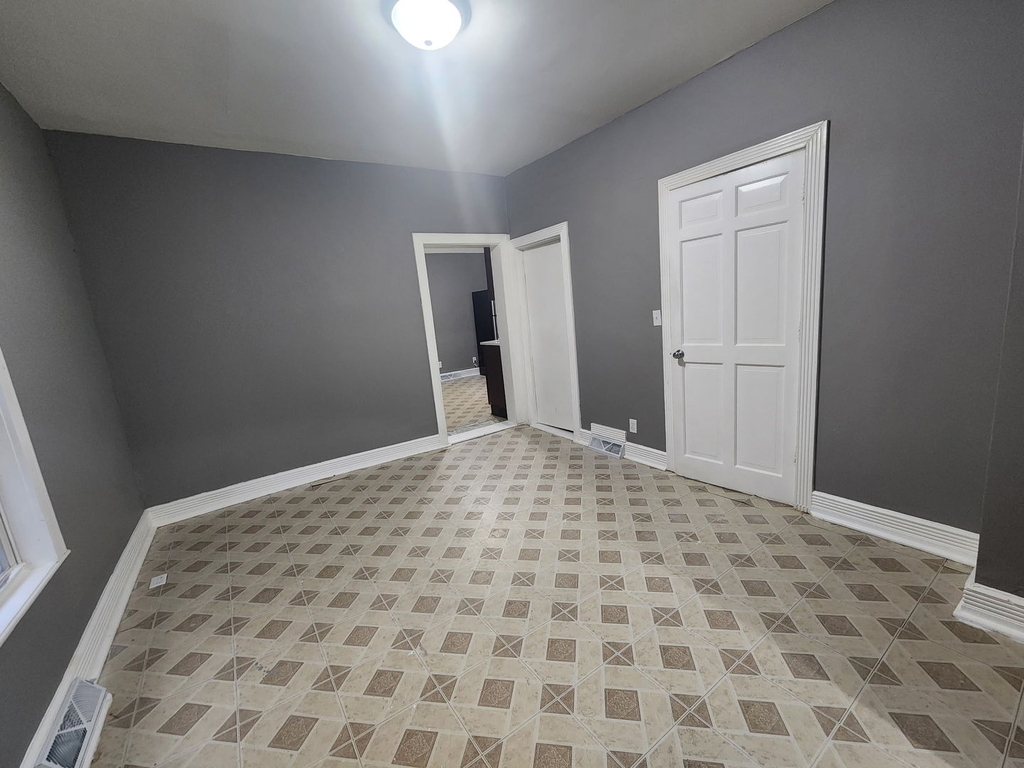 605 N Monroe Street - Photo 4