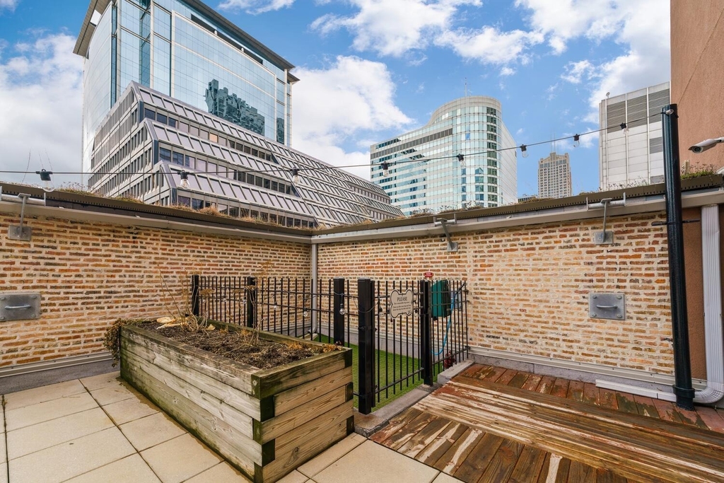 8 W Monroe Street - Photo 15