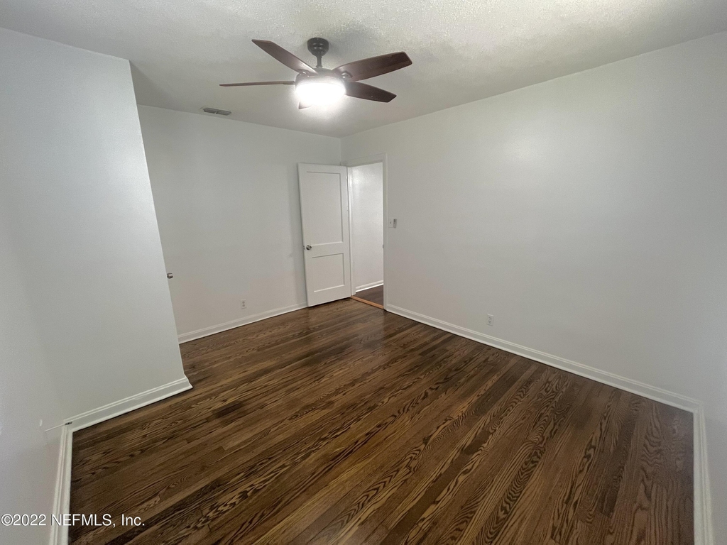 2555 Myra Street - Photo 10