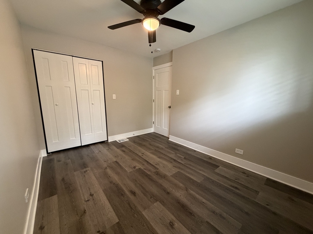 527 W 16th Place - Photo 9