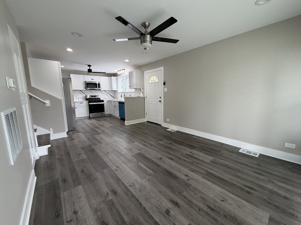 527 W 16th Place - Photo 4